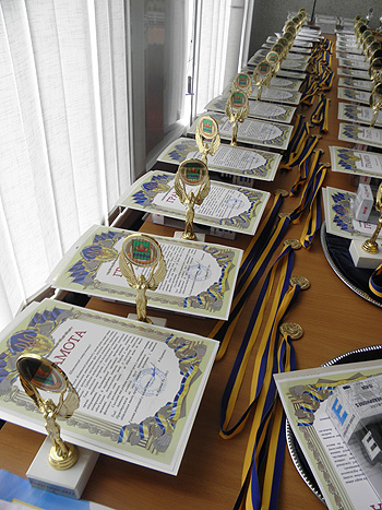 Константин Павлов поздравил криворожских выпускников-медалистов (фото)