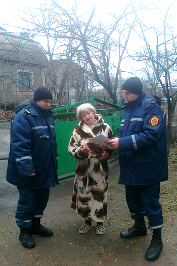 Жителей Центрально-Городского и Долгинцевского районов на дому посетили спасатели