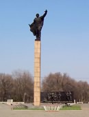 В Кривом Роге за осквернение монумента «Победа» четверо хулиганов были задержаны на 10 суток