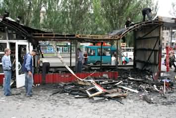 Ночной пожар на Соцгороде уничтожил несколько торговых павильонов (фото)