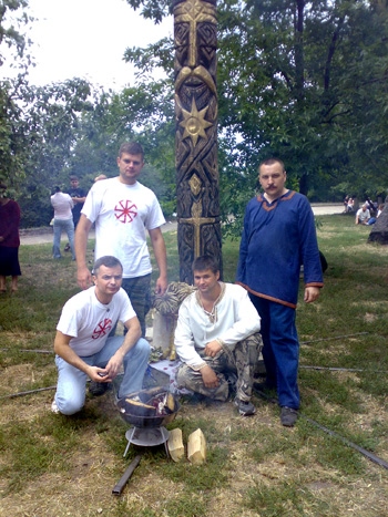 Язычники Кривого Рога приняли участие в восстановлении капища Перуна в Киеве (фото)